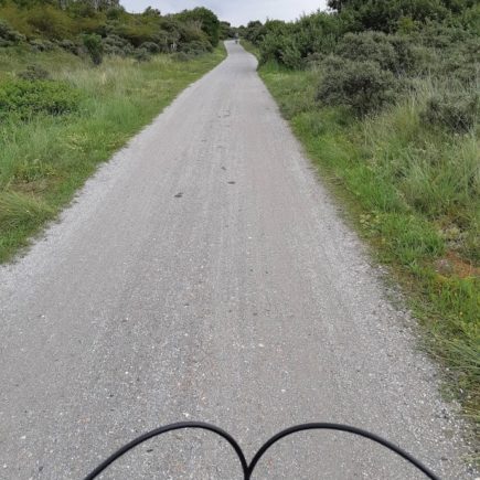 op fietspad in Ameland