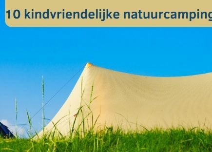 Tent met een blauwe lucht