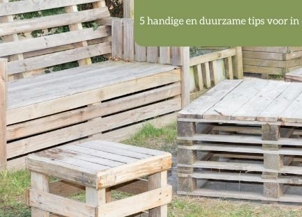 palletbankje en tafel in het gras